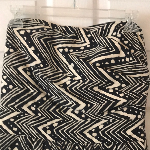 Limited Black & Off-white strapless dress- size 4 - Picture 4 of 4